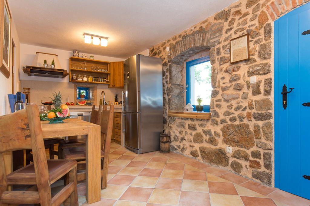 Vrh  Villa Marevic מראה חיצוני תמונה